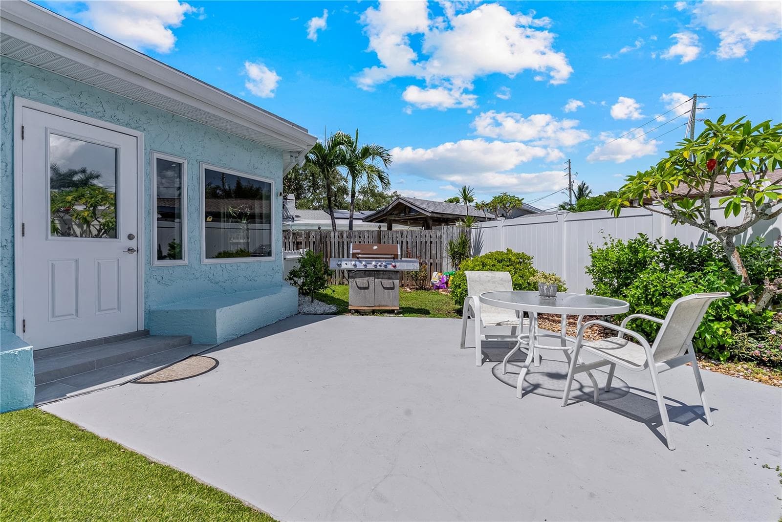 Single Family Residence at 404 HARBOR DR S, INDIAN ROCKS BEACH, photo 4 of 54