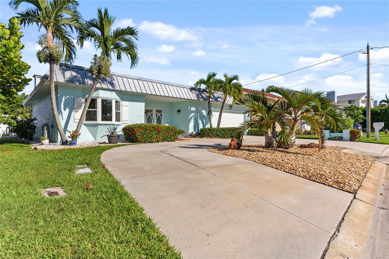 Single Family Residence at 404 HARBOR DR S, INDIAN ROCKS BEACH, photo 3 of 54