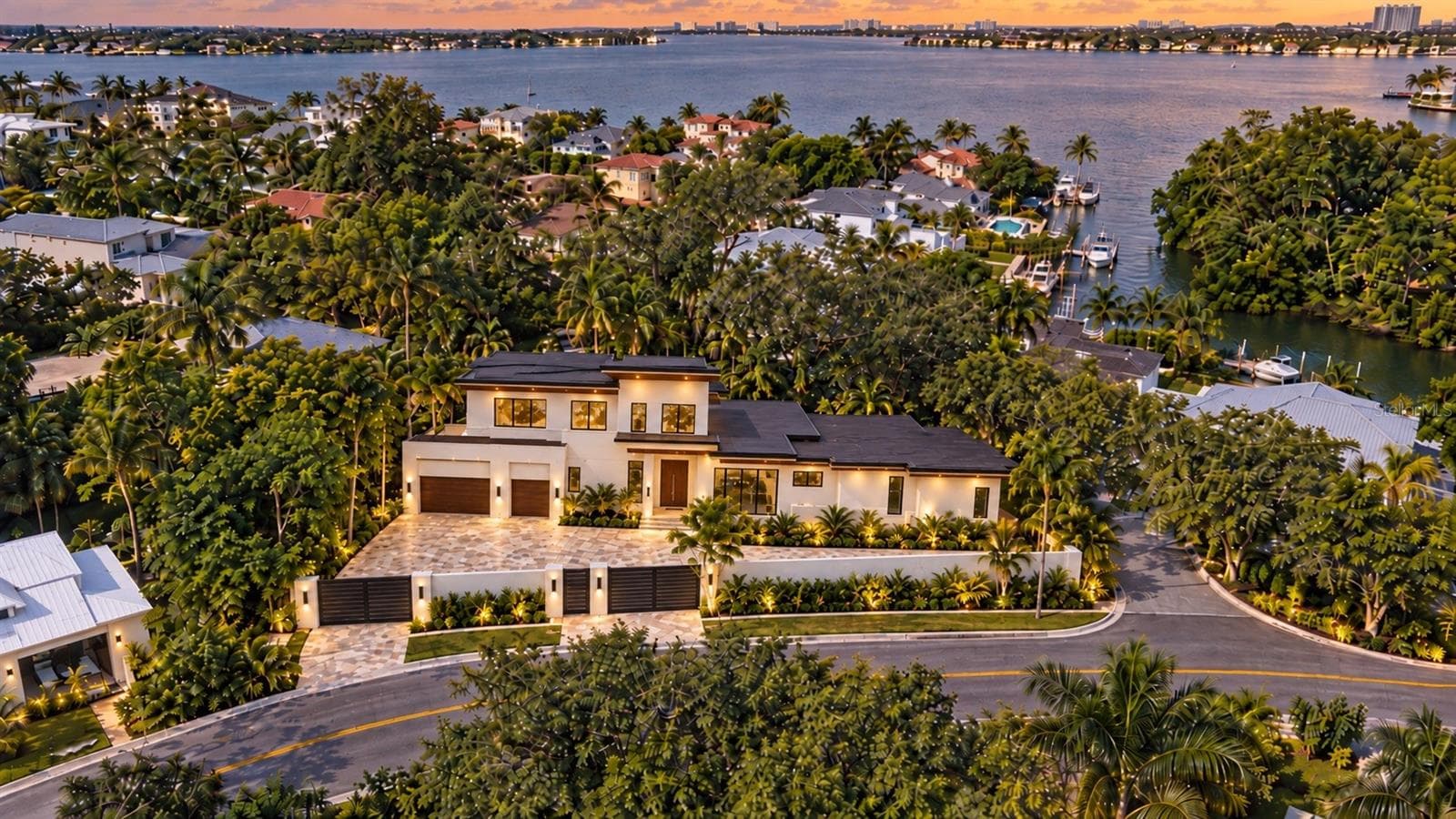 Includes virtual staging. - 2100 MCCLELLAN PKWY, SARASOTA