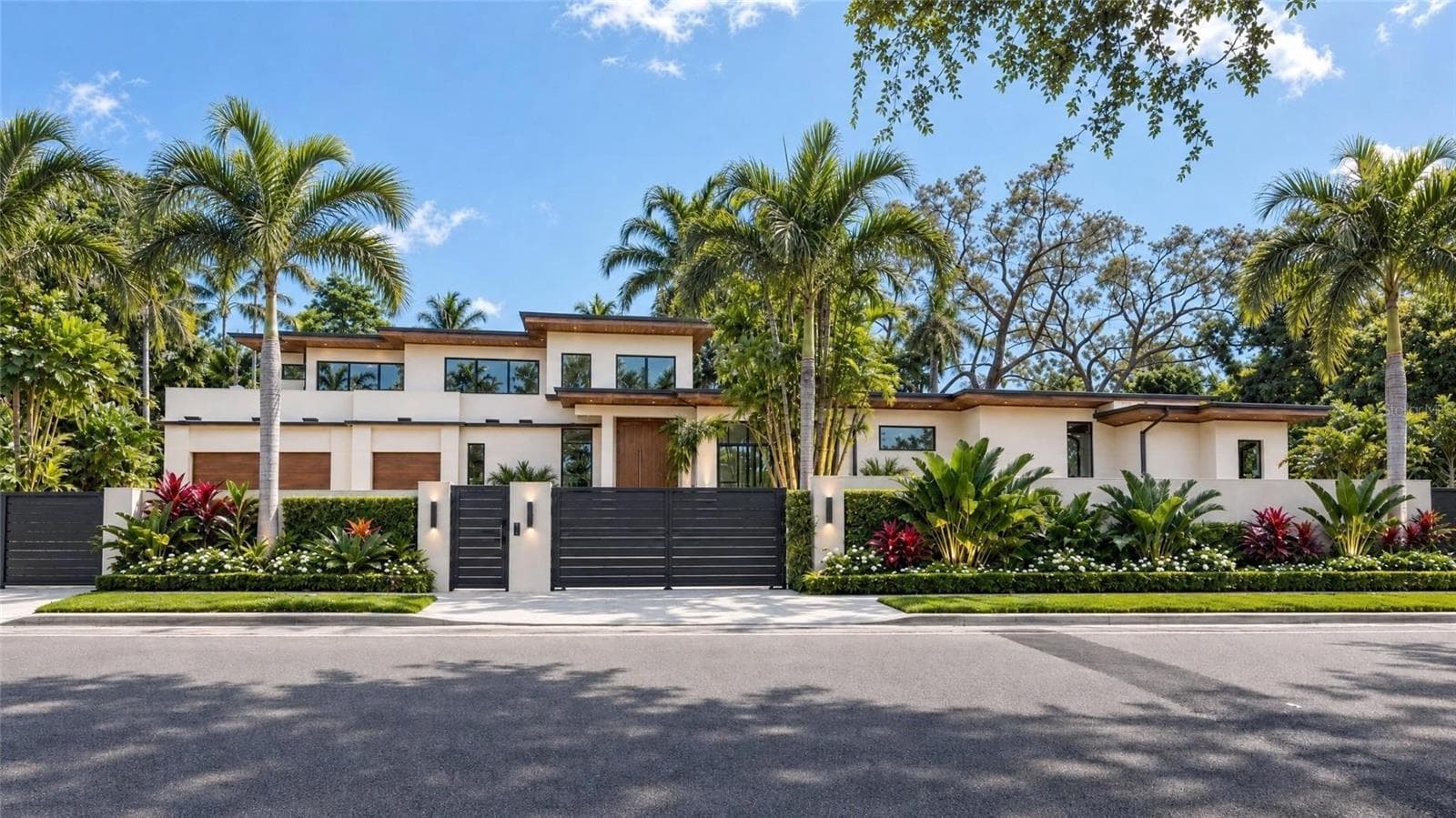 Includes virtual staging. - 2100 MCCLELLAN PKWY, SARASOTA