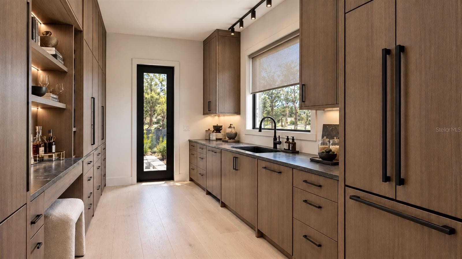 Butler's pantry & private guest entrance. Includes virtual staging. - 2100 MCCLELLAN PKWY, SARASOTA
