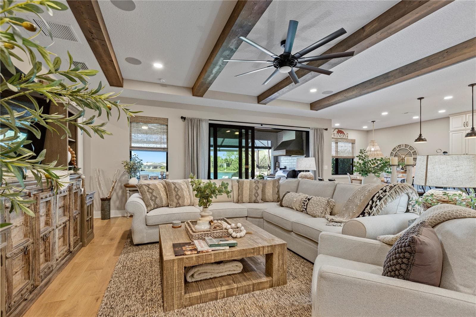 Single Family Residence at 12842 PINNACLE LN, VENICE, photo 15 of 83