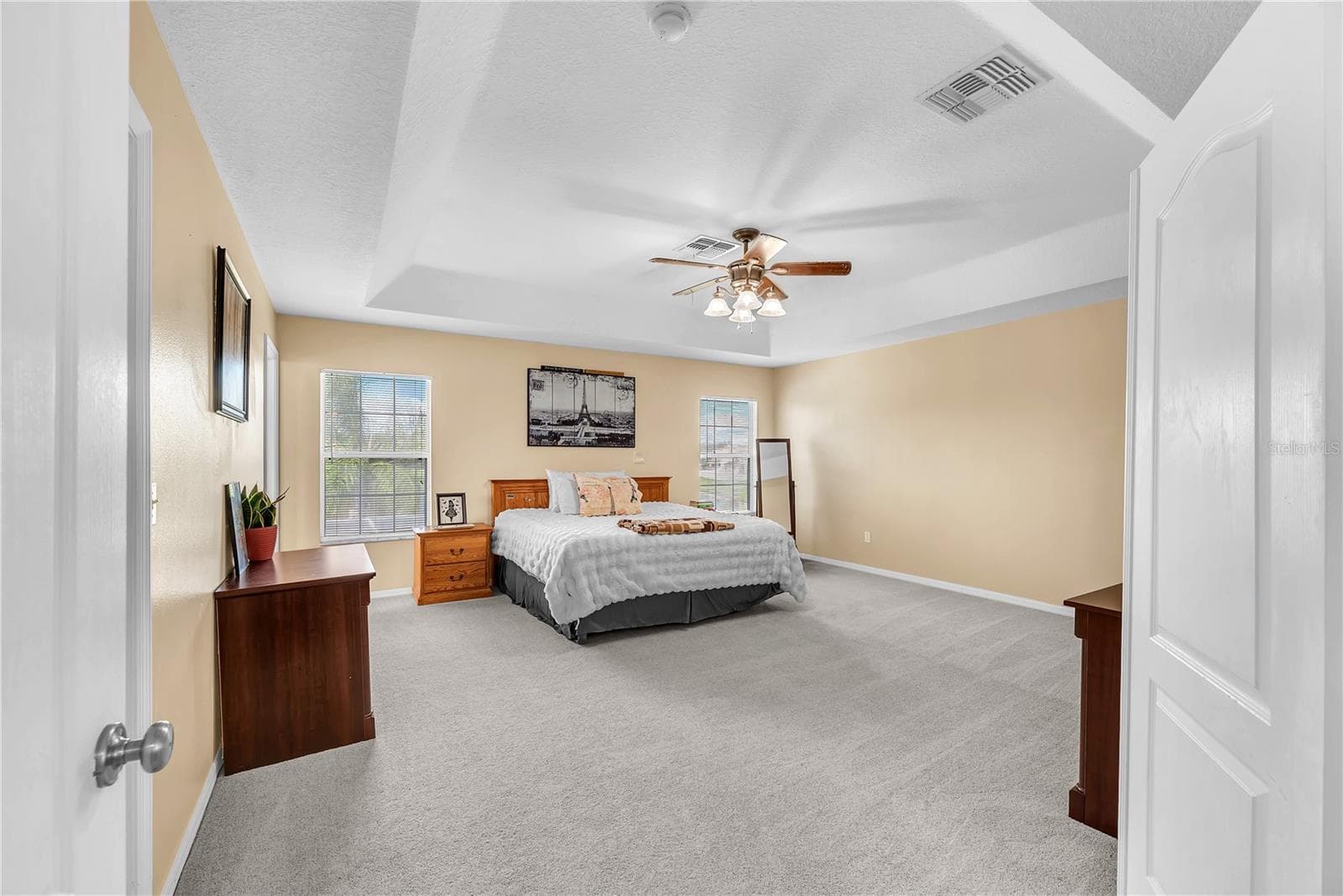 Upstairs, prepare to be impressed by the enormous primary suite with spa-like ensuite and huge walk-in closet. - 18801 SUNTERRA DR, LAND O LAKES