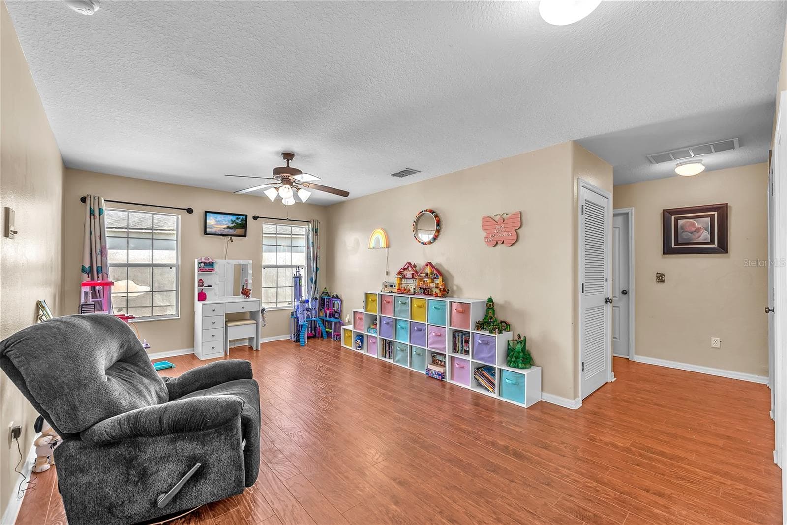 The upstairs bonus room adds yet another dimension to this home's versatility. - 18801 SUNTERRA DR, LAND O LAKES