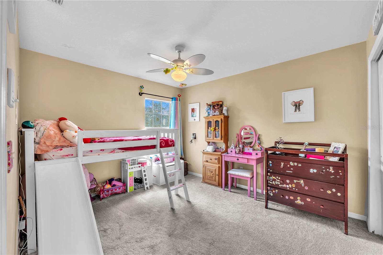 The thoughtful split-bedroom floor plan provides privacy for everyone. The two spacious secondary bedrooms are tucked away on the other side of the home. - 18801 SUNTERRA DR, LAND O LAKES