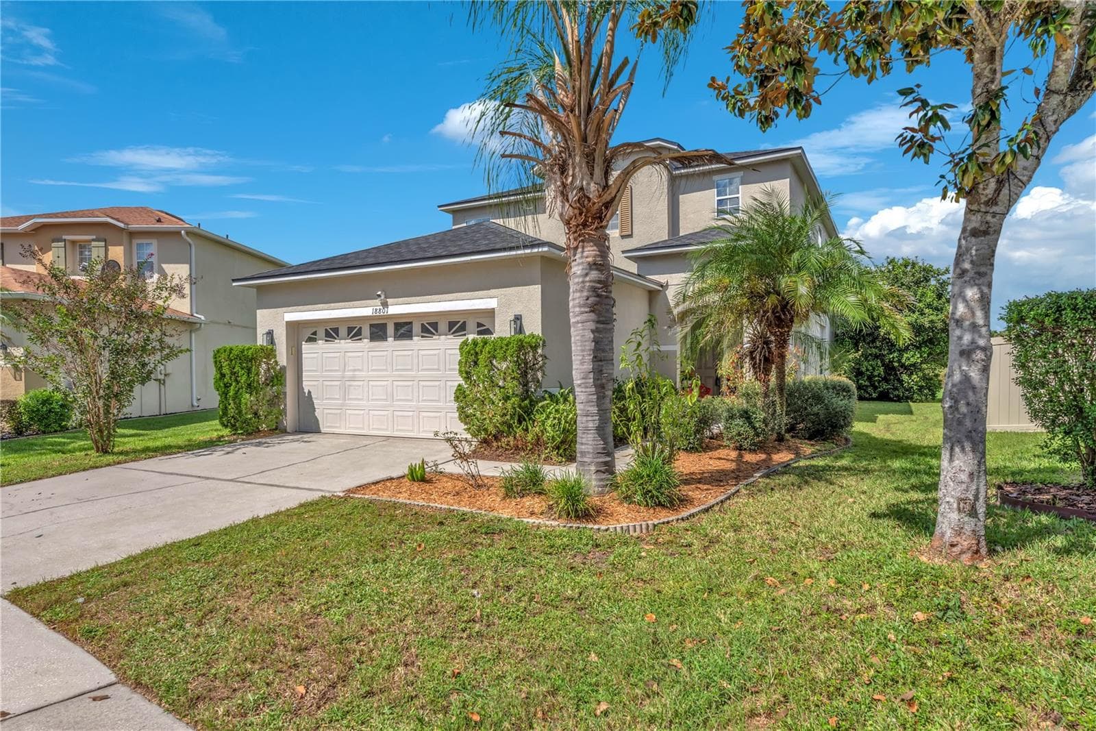 If you're looking for a spacious pool home with beautiful water and conservation views, privacy, a flexible floor plan, and numerous updates, this Tierra Del Sol home offers an exceptional opportunity. - 18801 SUNTERRA DR, LAND O LAKES