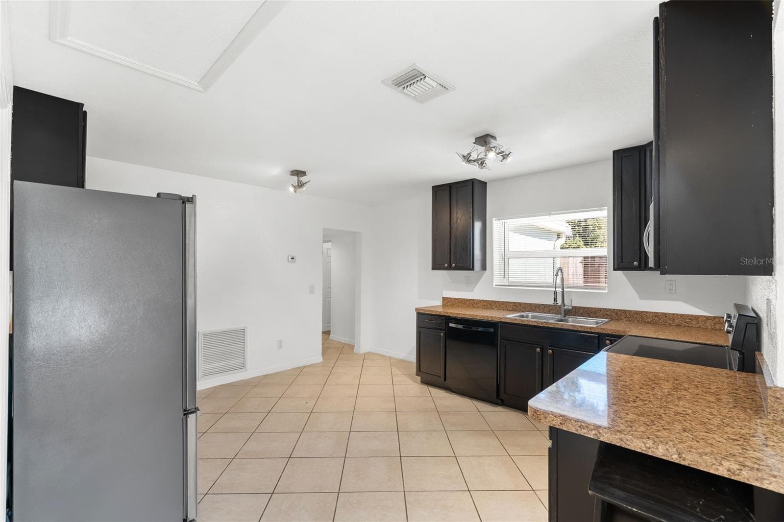 Single Family Residence at 2927 62ND AVE N, ST PETERSBURG, photo 11 of 36