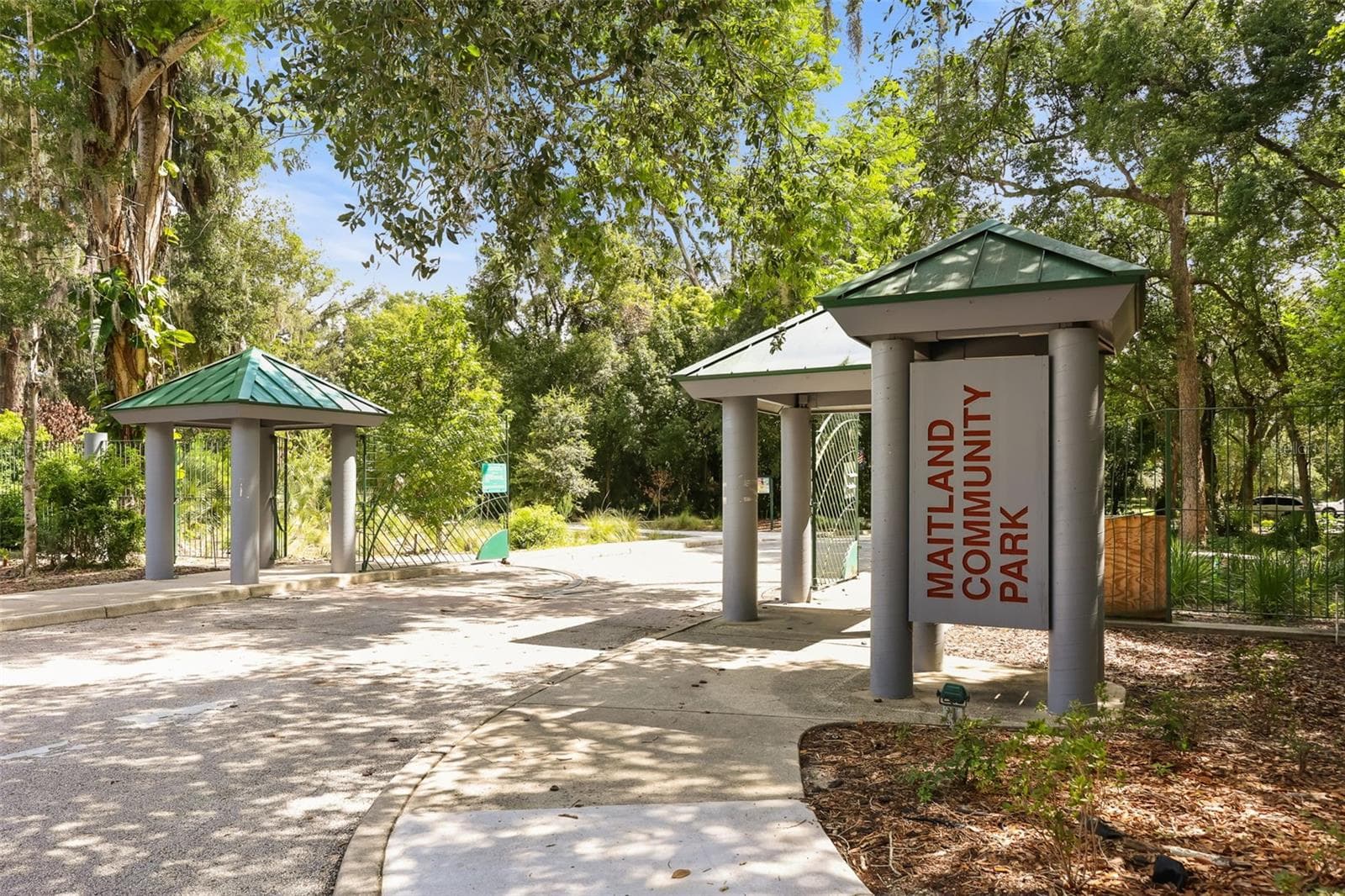 A block away from Maitland Community Park - 1020 QUINWOOD LN, MAITLAND