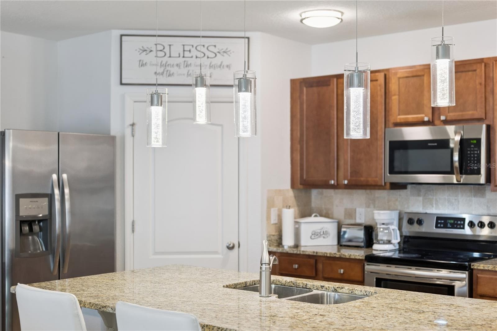 Kitchen Island Lighting - 3139 BETHPAGE LOOP, MOUNT DORA