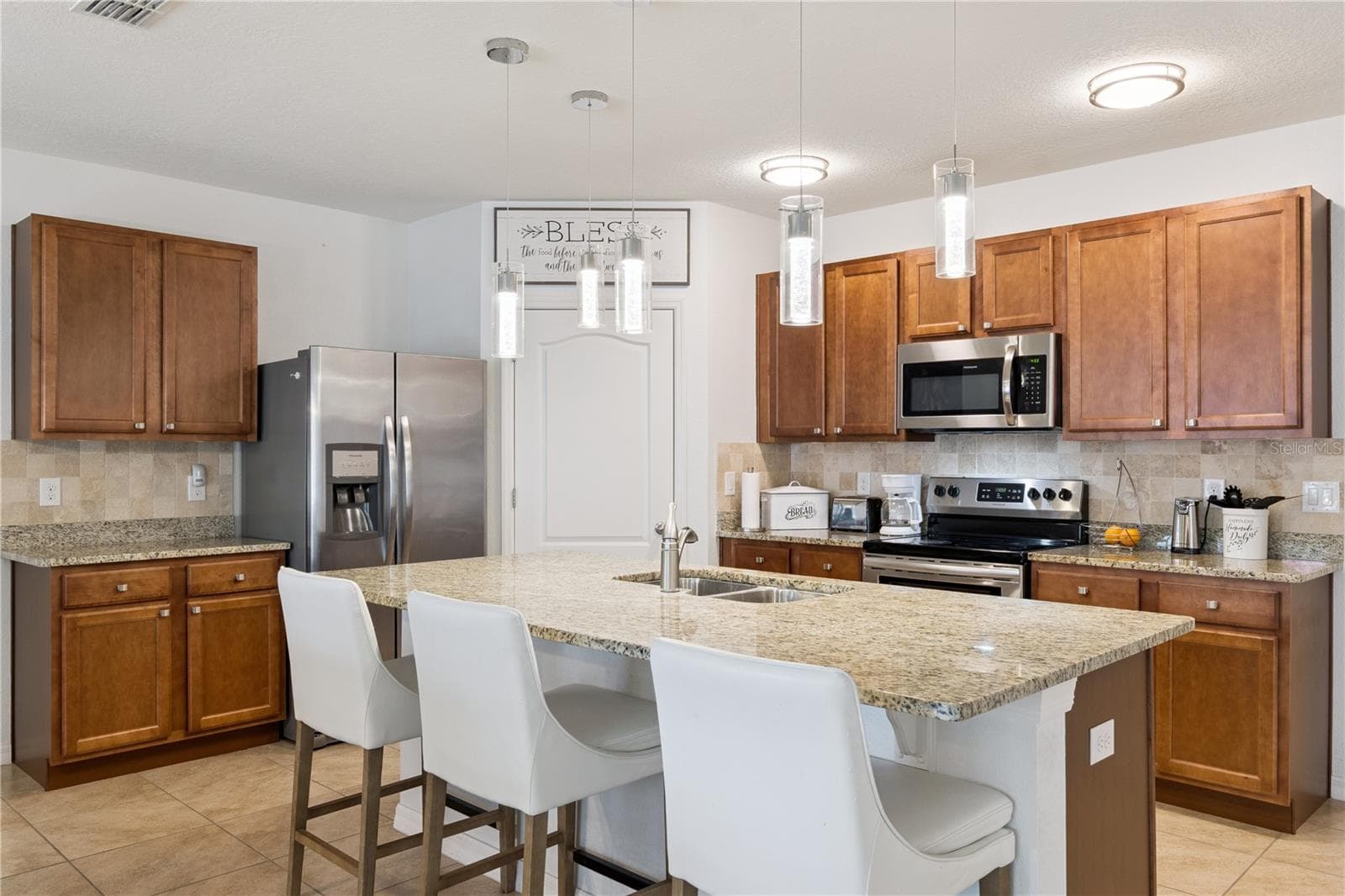 Kitchen & Island - 3139 BETHPAGE LOOP, MOUNT DORA