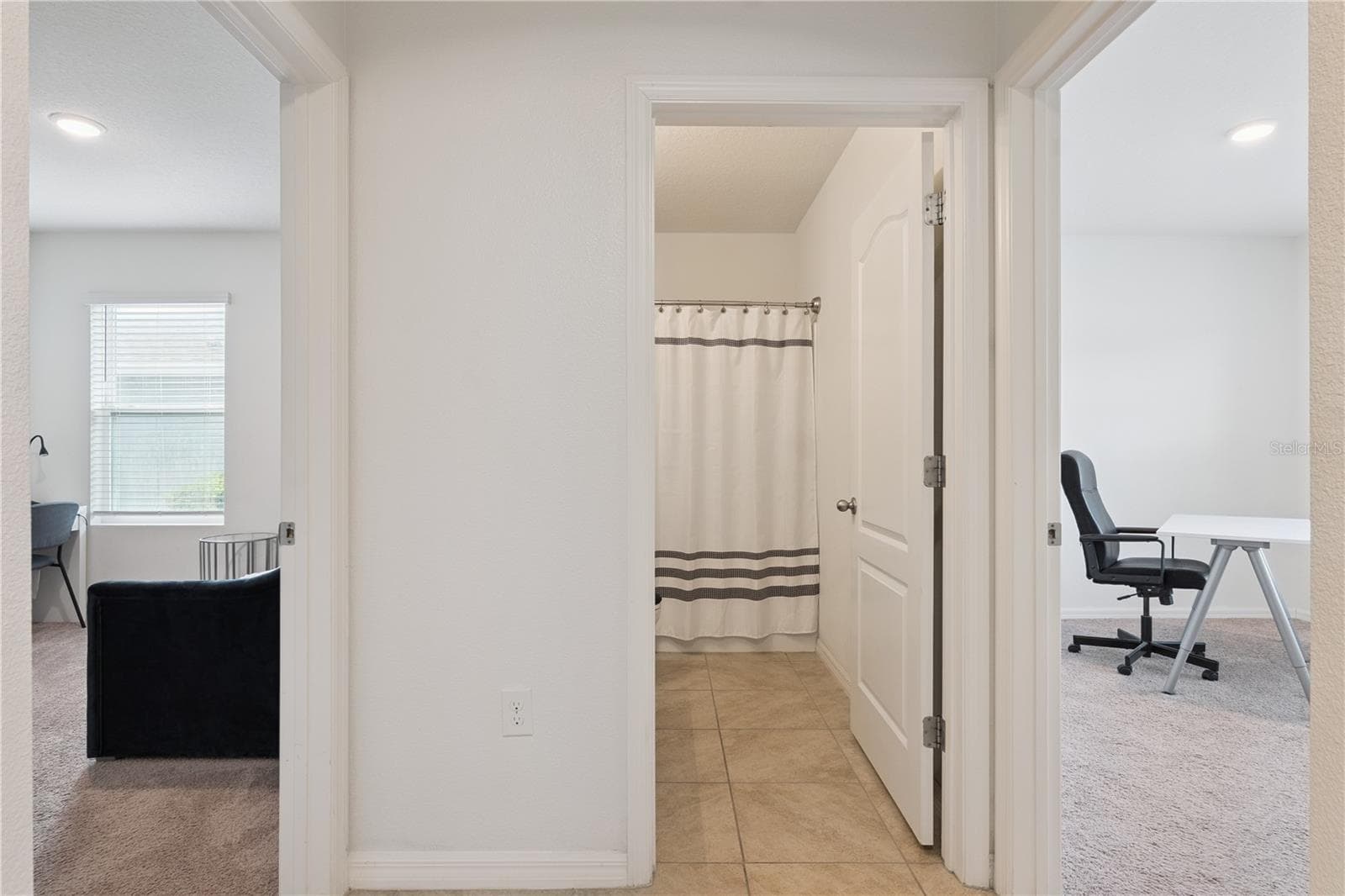 Foyer towards Bed 3 & 4 and Bath 2 - 3139 BETHPAGE LOOP, MOUNT DORA