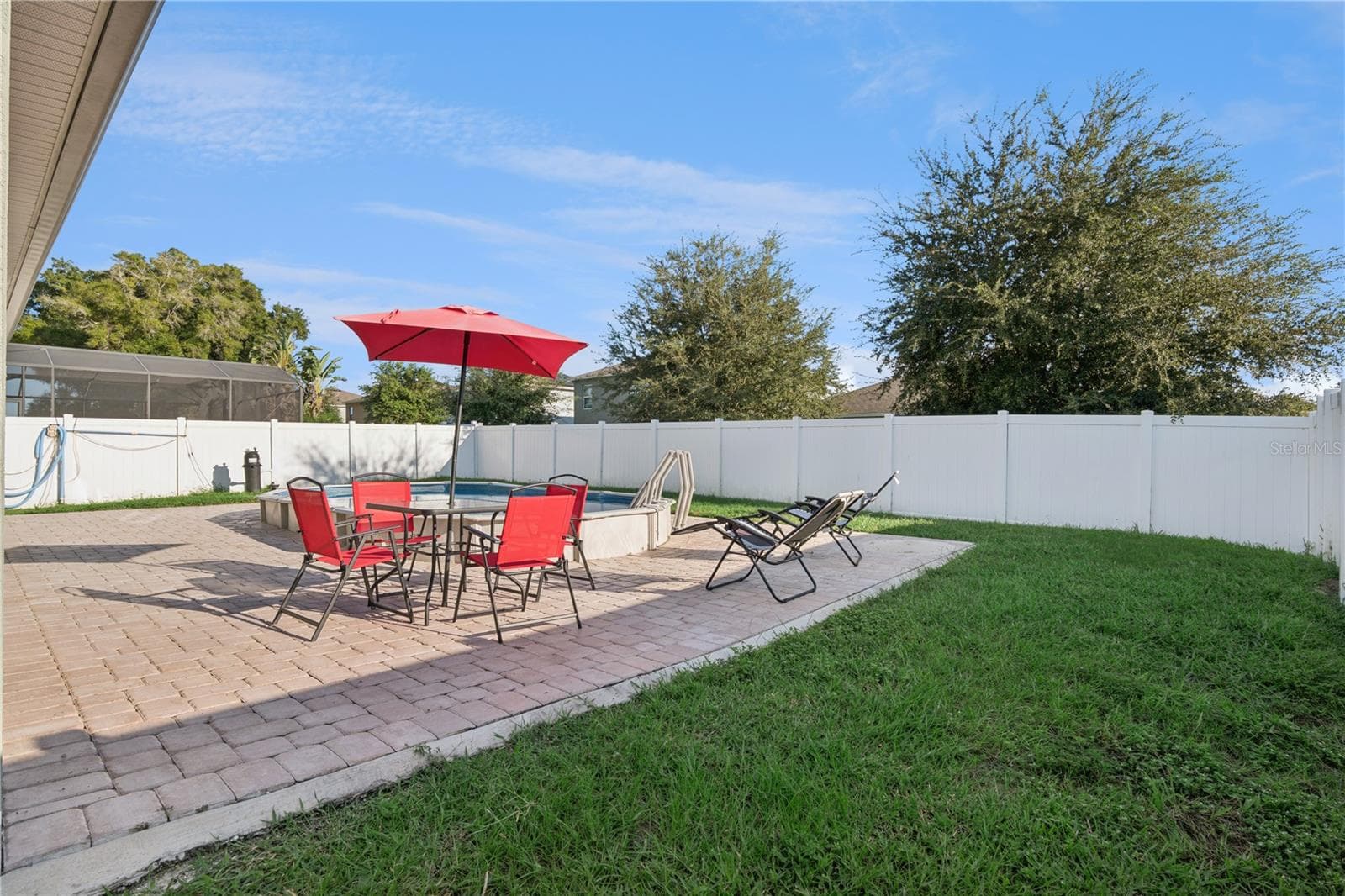 Rear Yard w/ Paver Deck - 3139 BETHPAGE LOOP, MOUNT DORA