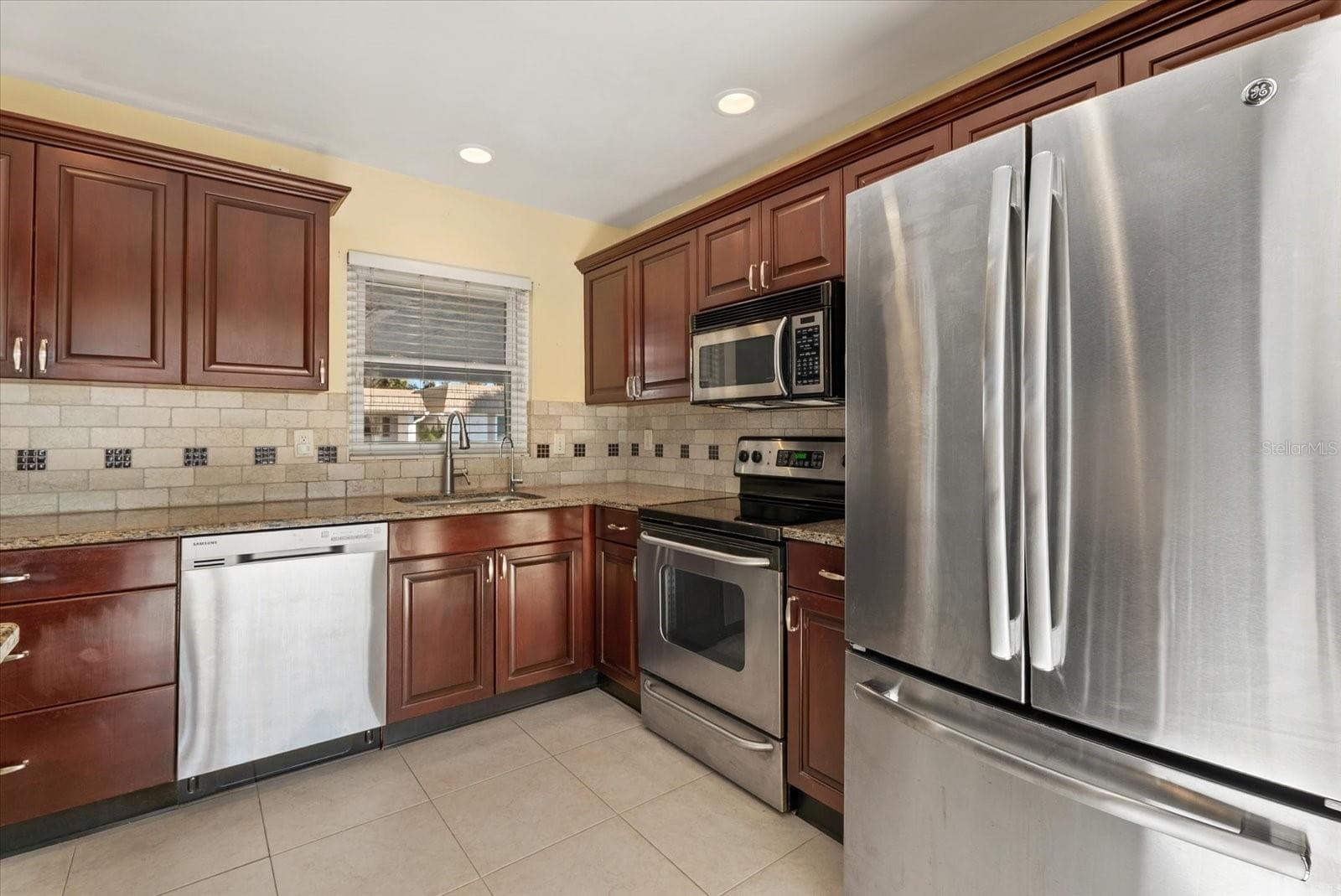 Kitchen Sink area - 2320 AQUABLUFF PL #V274, SARASOTA