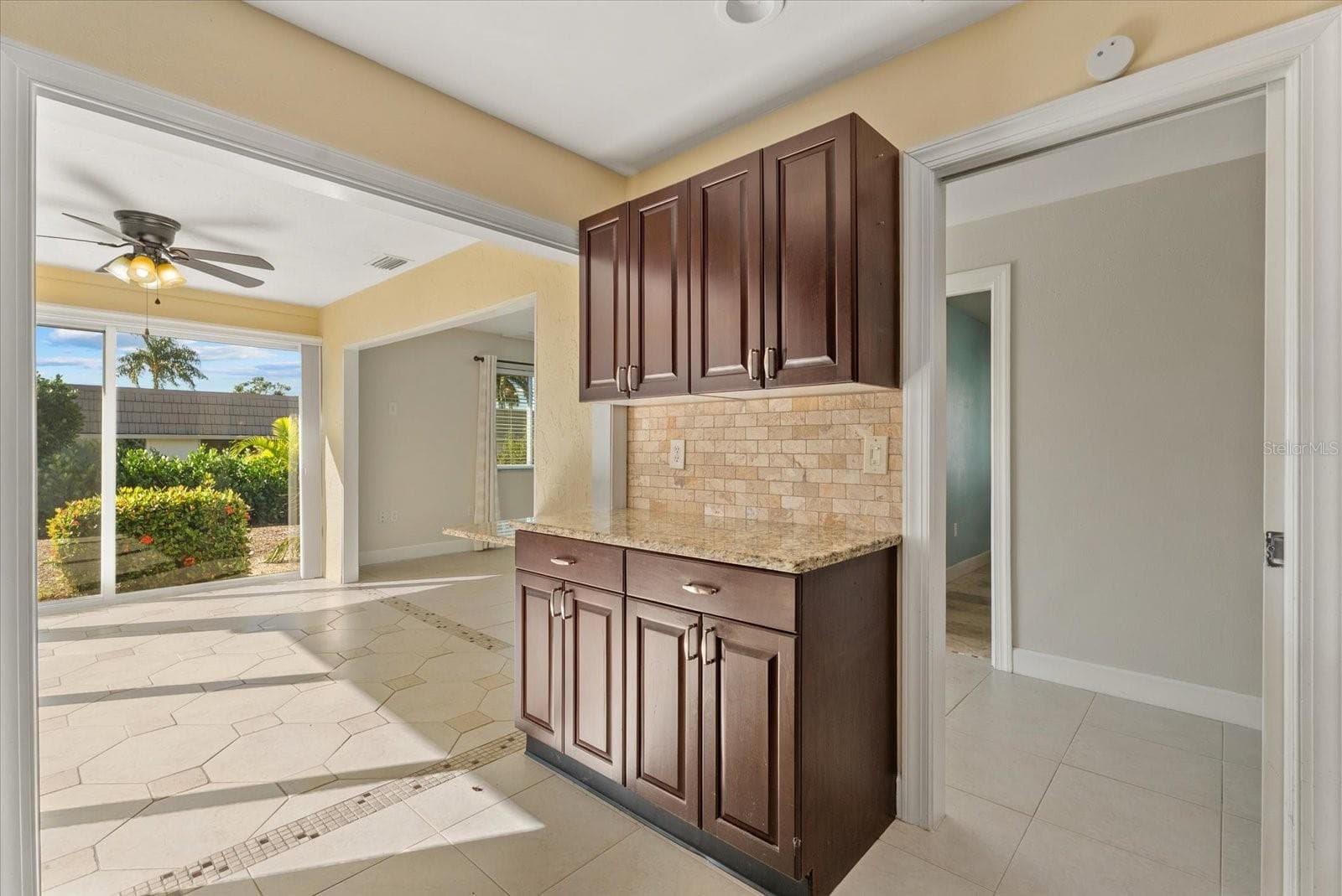 Kitchen divider wall view - 2320 AQUABLUFF PL #V274, SARASOTA