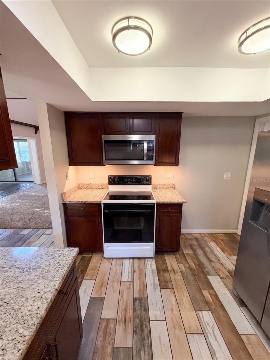 Stove - 14714 OAK VINE DR, LUTZ