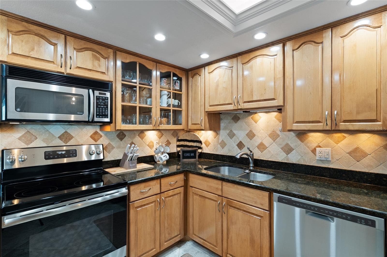 Condominium at 675 S GULFVIEW BLVD #PH4, CLEARWATER BEACH, photo 14 of 68