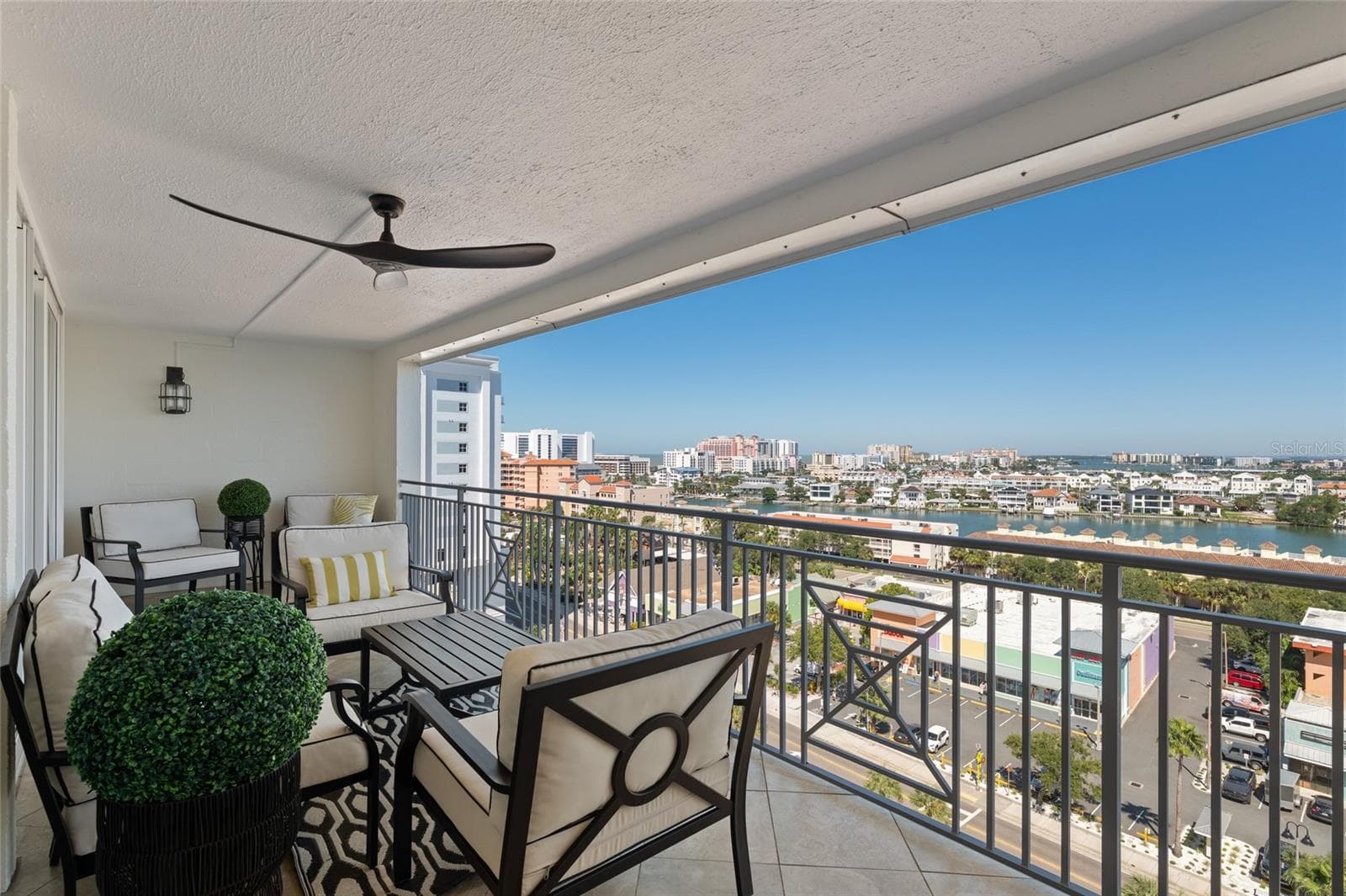 Condominium at 675 S GULFVIEW BLVD #PH4, CLEARWATER BEACH, photo 30 of 68