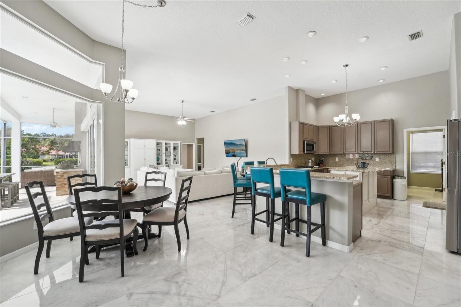 Single Family Residence at 6428 RENWICK CIR, TAMPA, photo 13 of 73