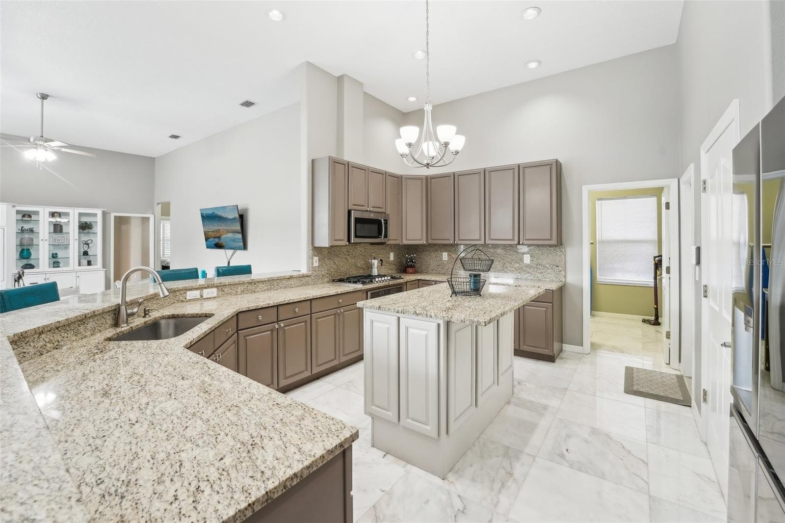 Single Family Residence at 6428 RENWICK CIR, TAMPA, photo 17 of 73