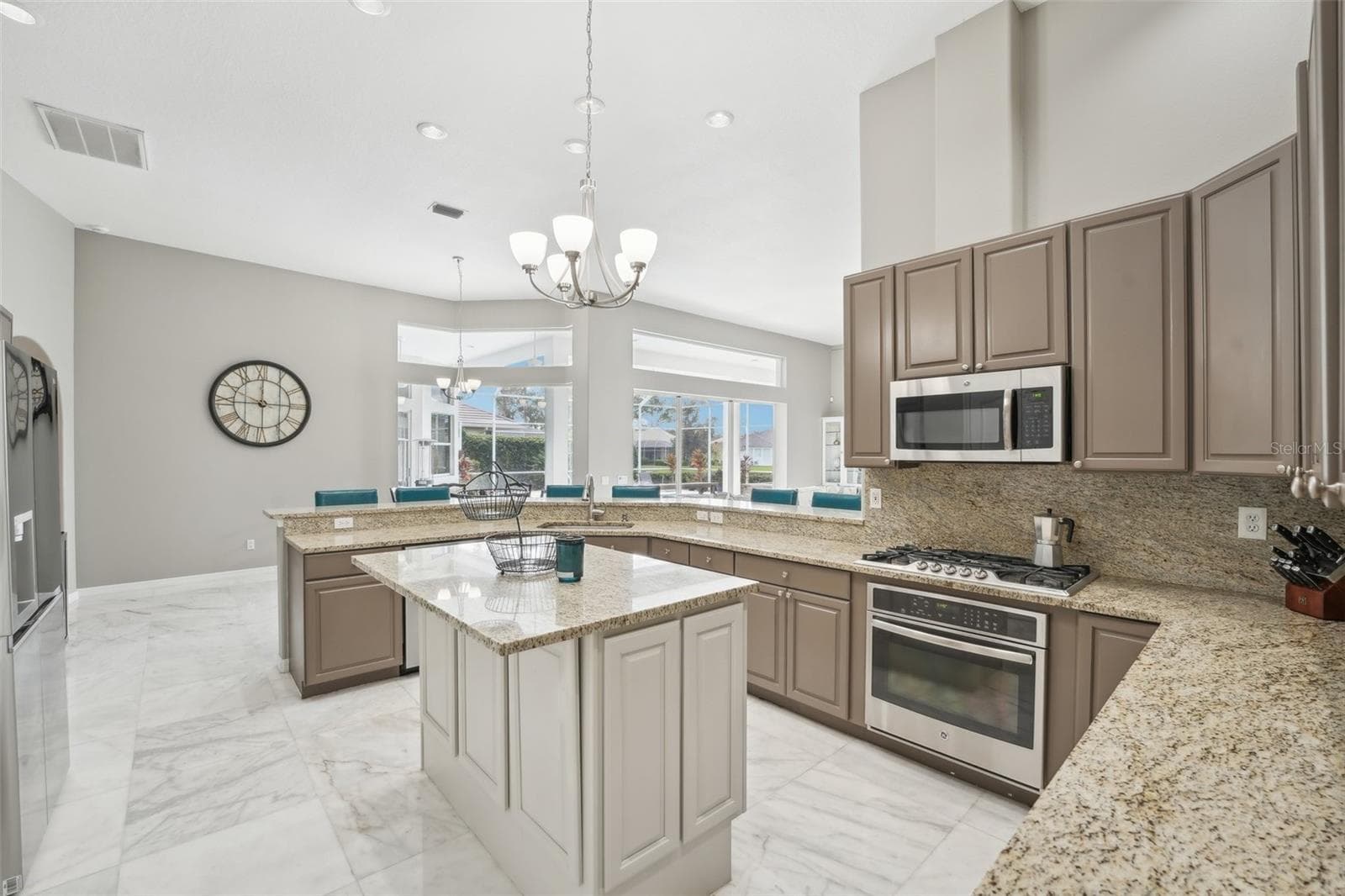Single Family Residence at 6428 RENWICK CIR, TAMPA, photo 18 of 73