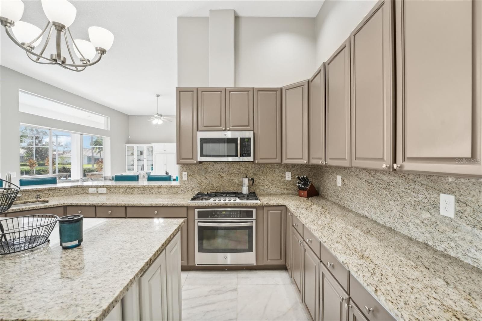 Single Family Residence at 6428 RENWICK CIR, TAMPA, photo 19 of 73