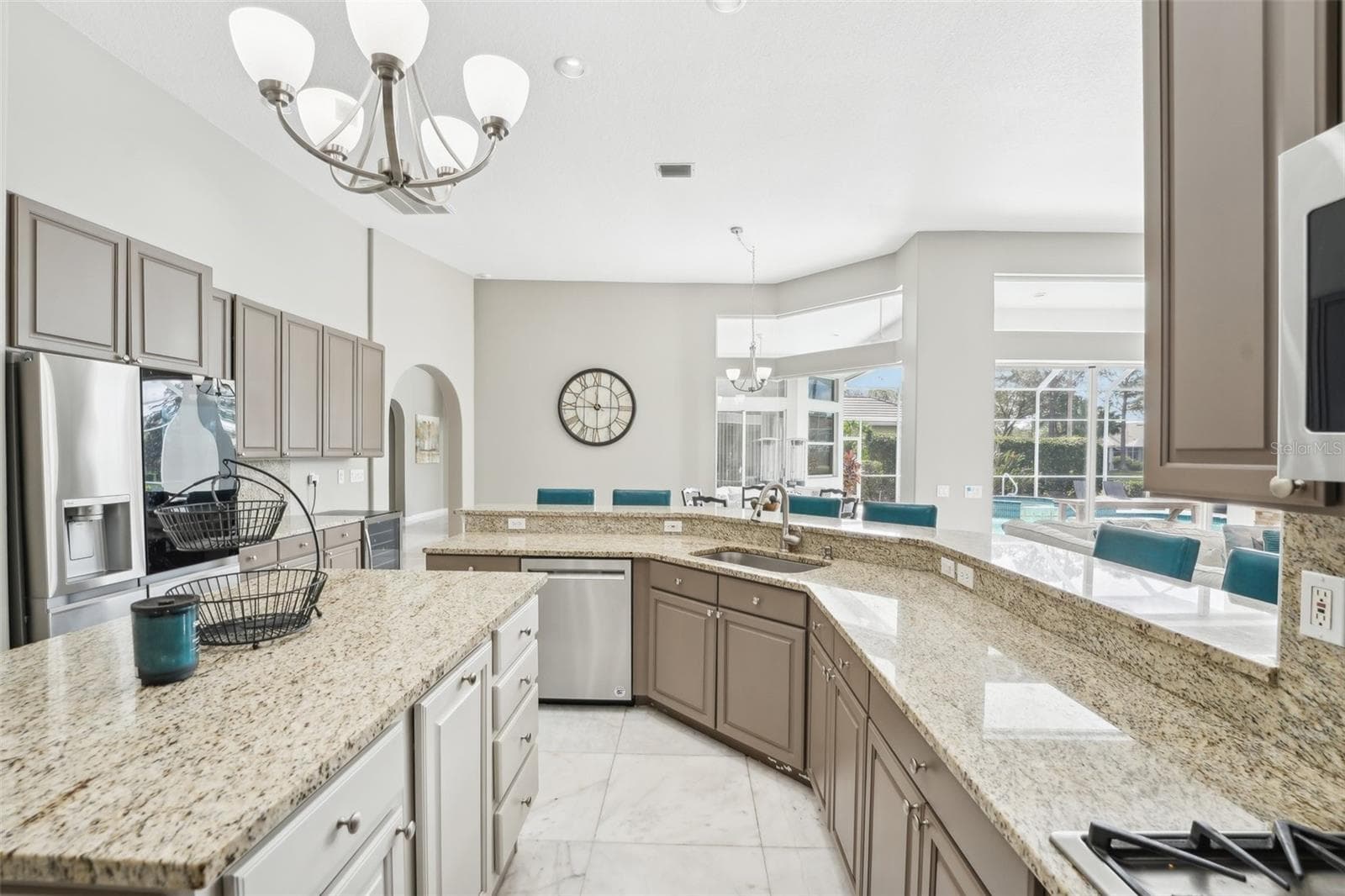 Single Family Residence at 6428 RENWICK CIR, TAMPA, photo 20 of 73