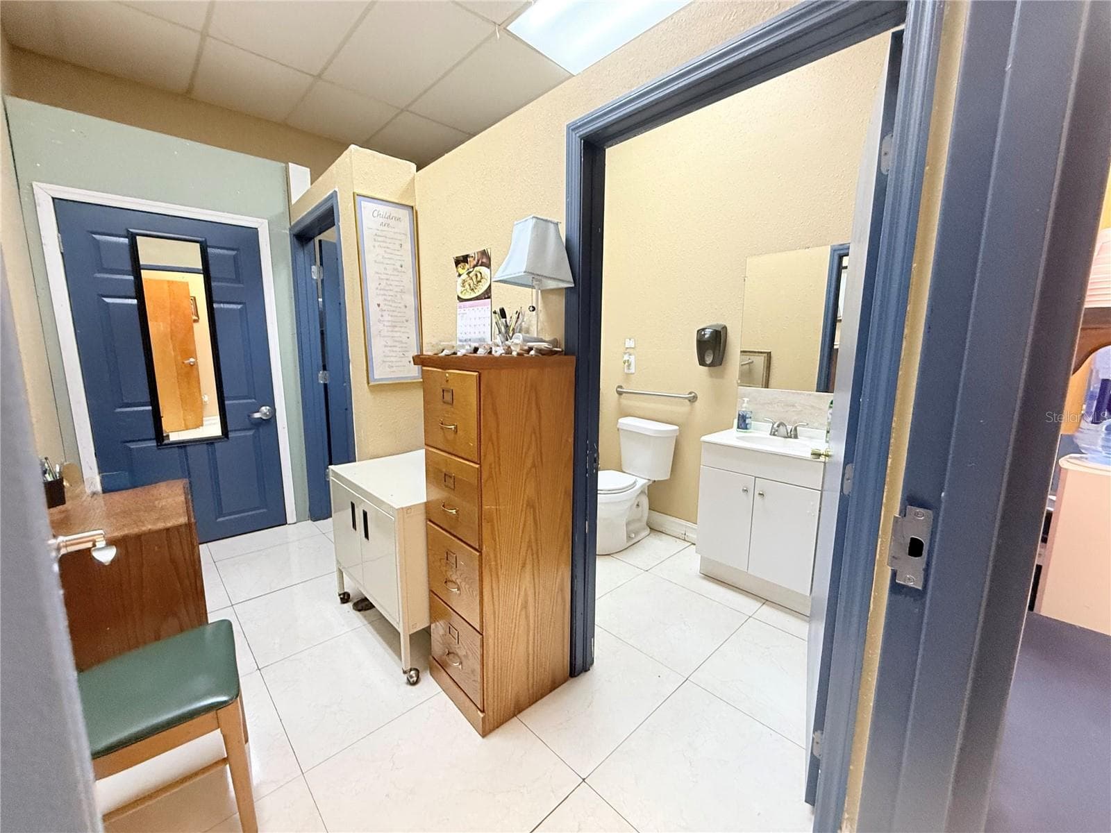 WOMAN'S LOUNGE - 1706 E SEMORAN BLVD #116, APOPKA