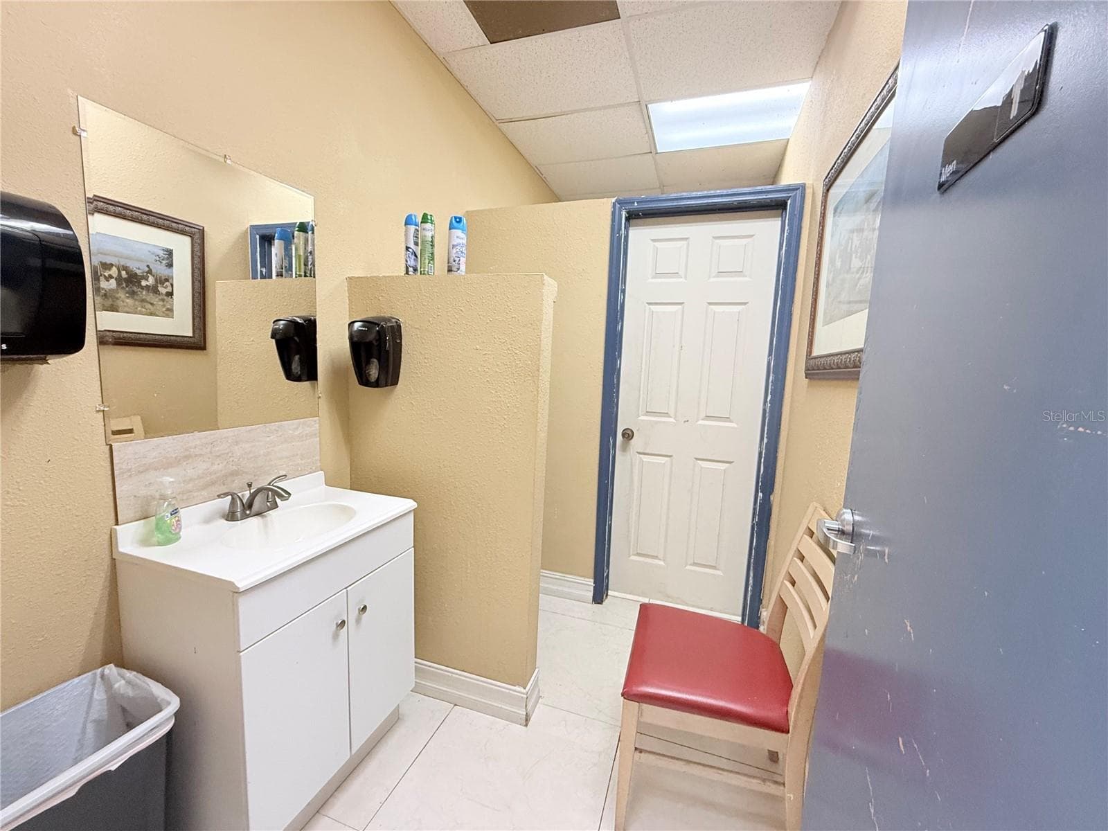 MENS RESTROOM - 1706 E SEMORAN BLVD #116, APOPKA