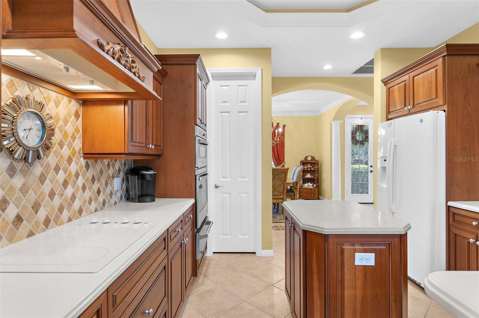 Single Family Residence at 2524 JEFFERSON CIR, SARASOTA, photo 9 of 28