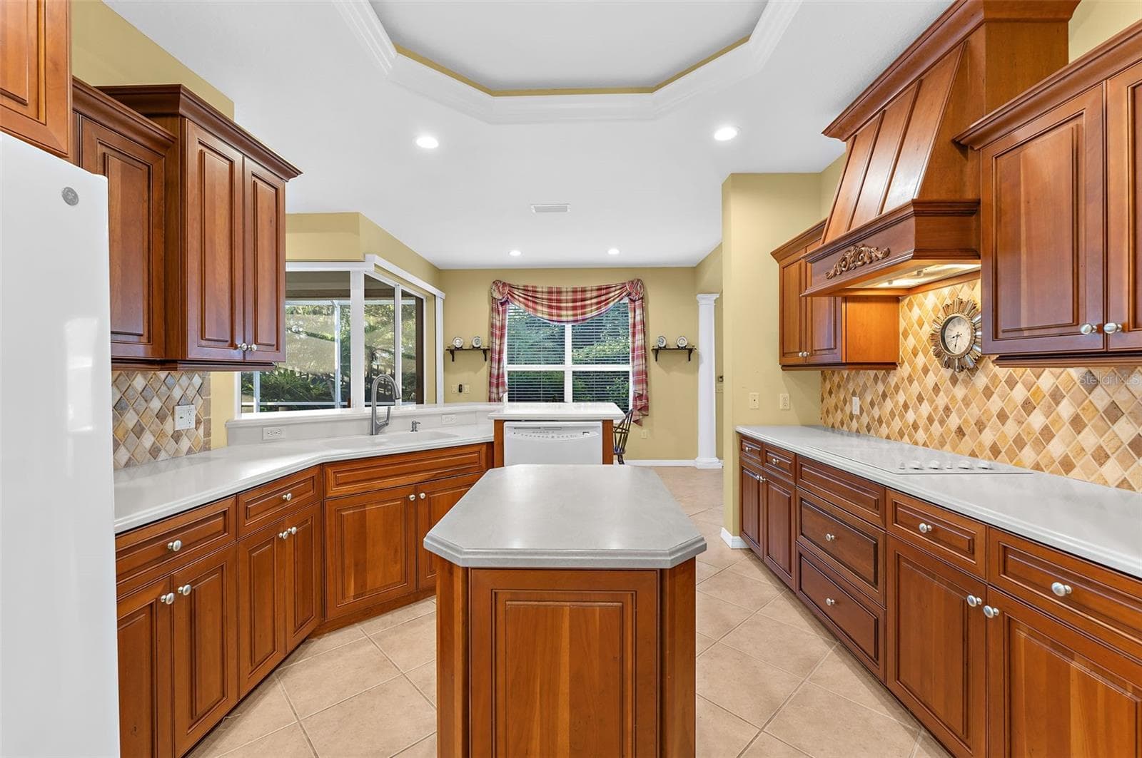 Single Family Residence at 2524 JEFFERSON CIR, SARASOTA, photo 10 of 28