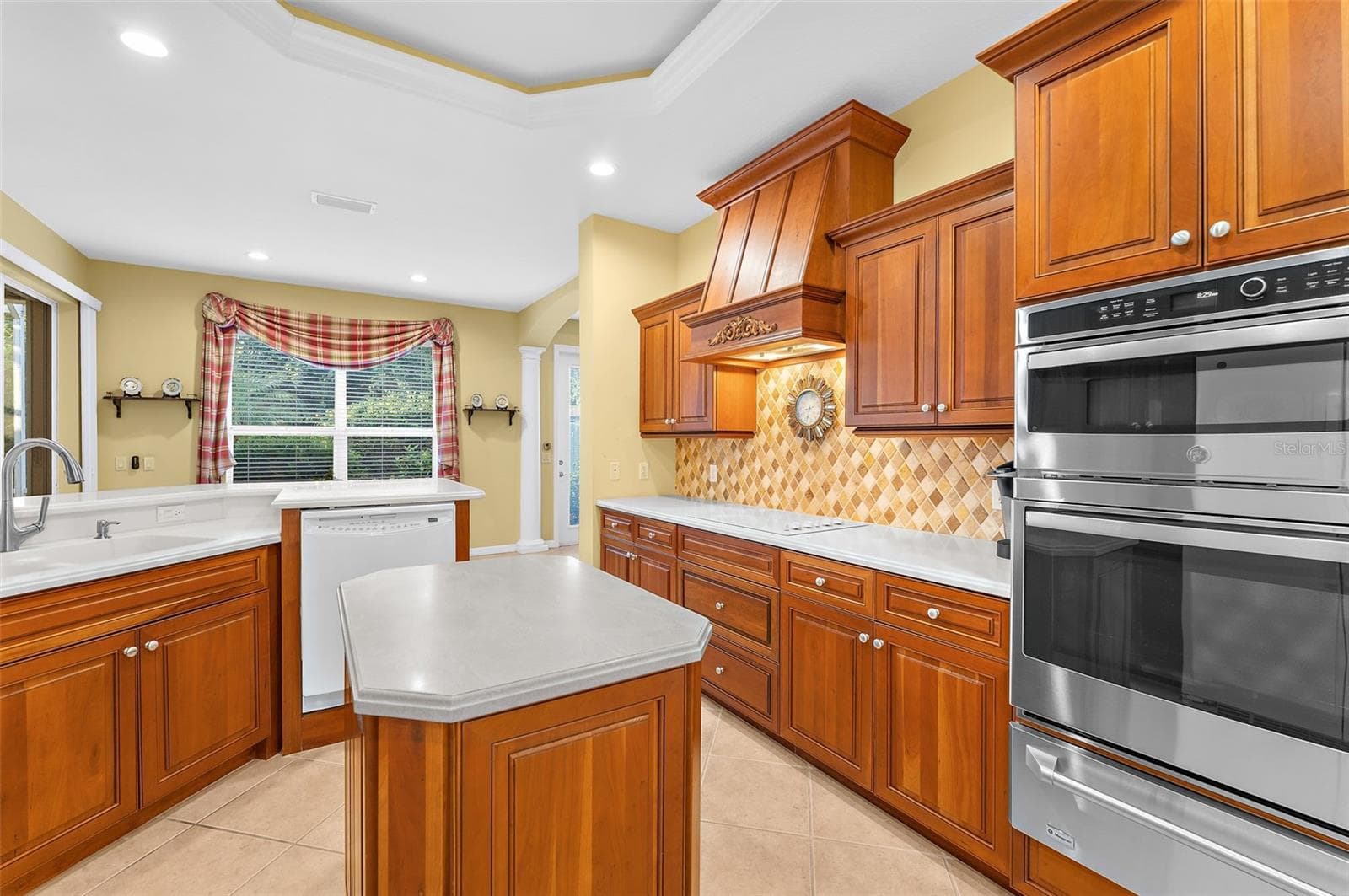 Single Family Residence at 2524 JEFFERSON CIR, SARASOTA, photo 11 of 28