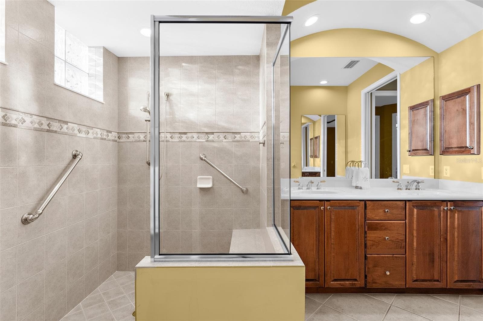 Single Family Residence at 2524 JEFFERSON CIR, SARASOTA, photo 18 of 28