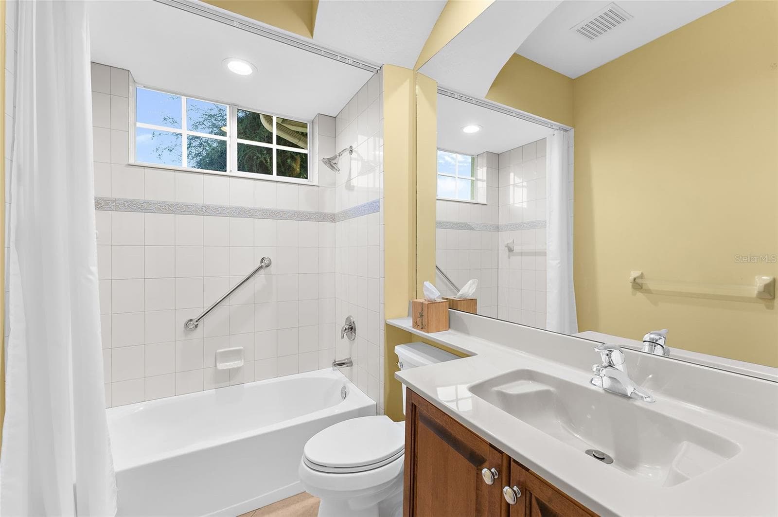 Single Family Residence at 2524 JEFFERSON CIR, SARASOTA, photo 20 of 28