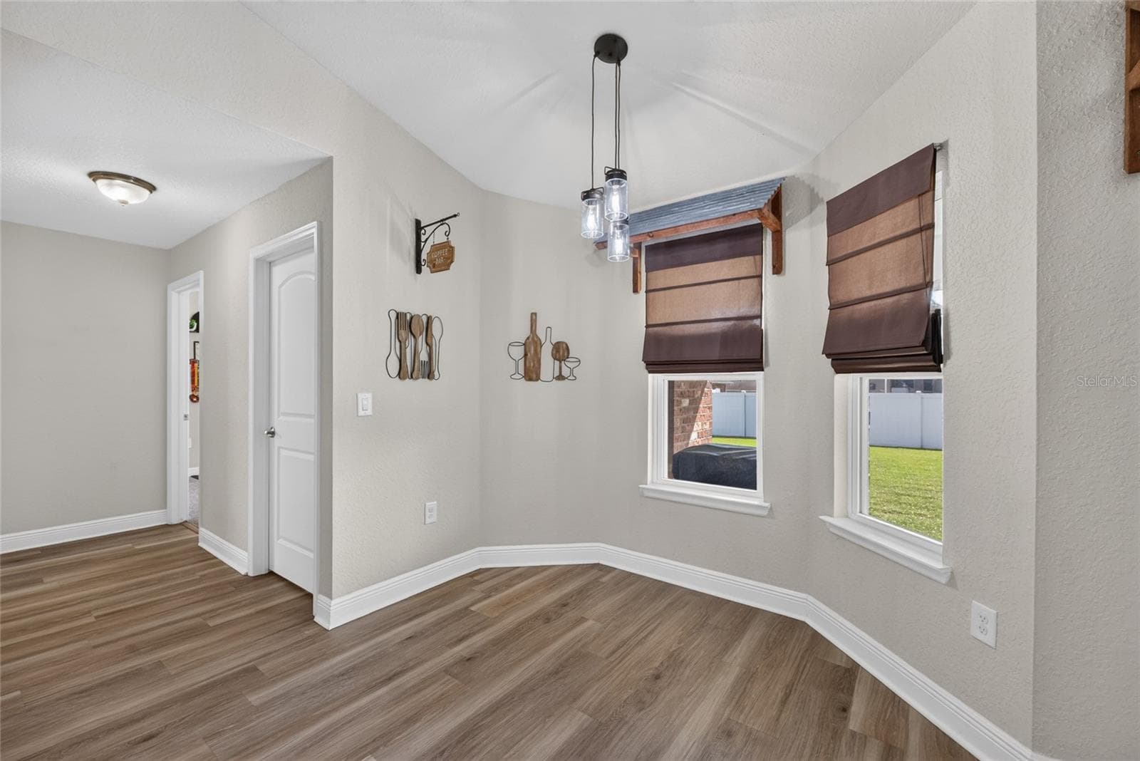 Breakfast Nook - 6746 SE 12TH PL, OCALA