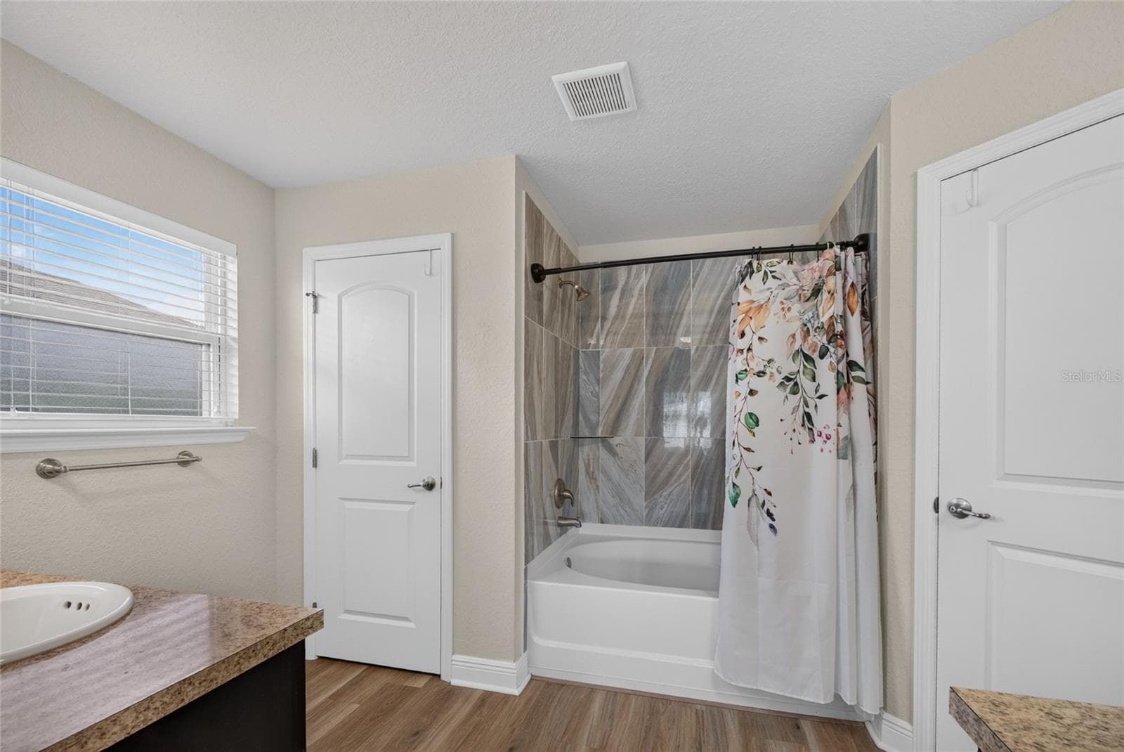 Primary Bathroom - 6746 SE 12TH PL, OCALA