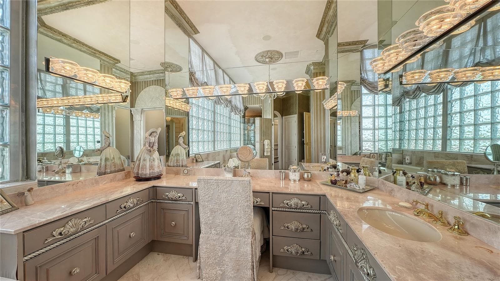 Condominium at 415 L AMBIANCE DR #PH-F, LONGBOAT KEY, photo 37 of 65
