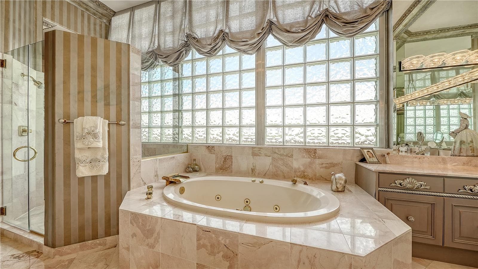 Condominium at 415 L AMBIANCE DR #PH-F, LONGBOAT KEY, photo 38 of 65