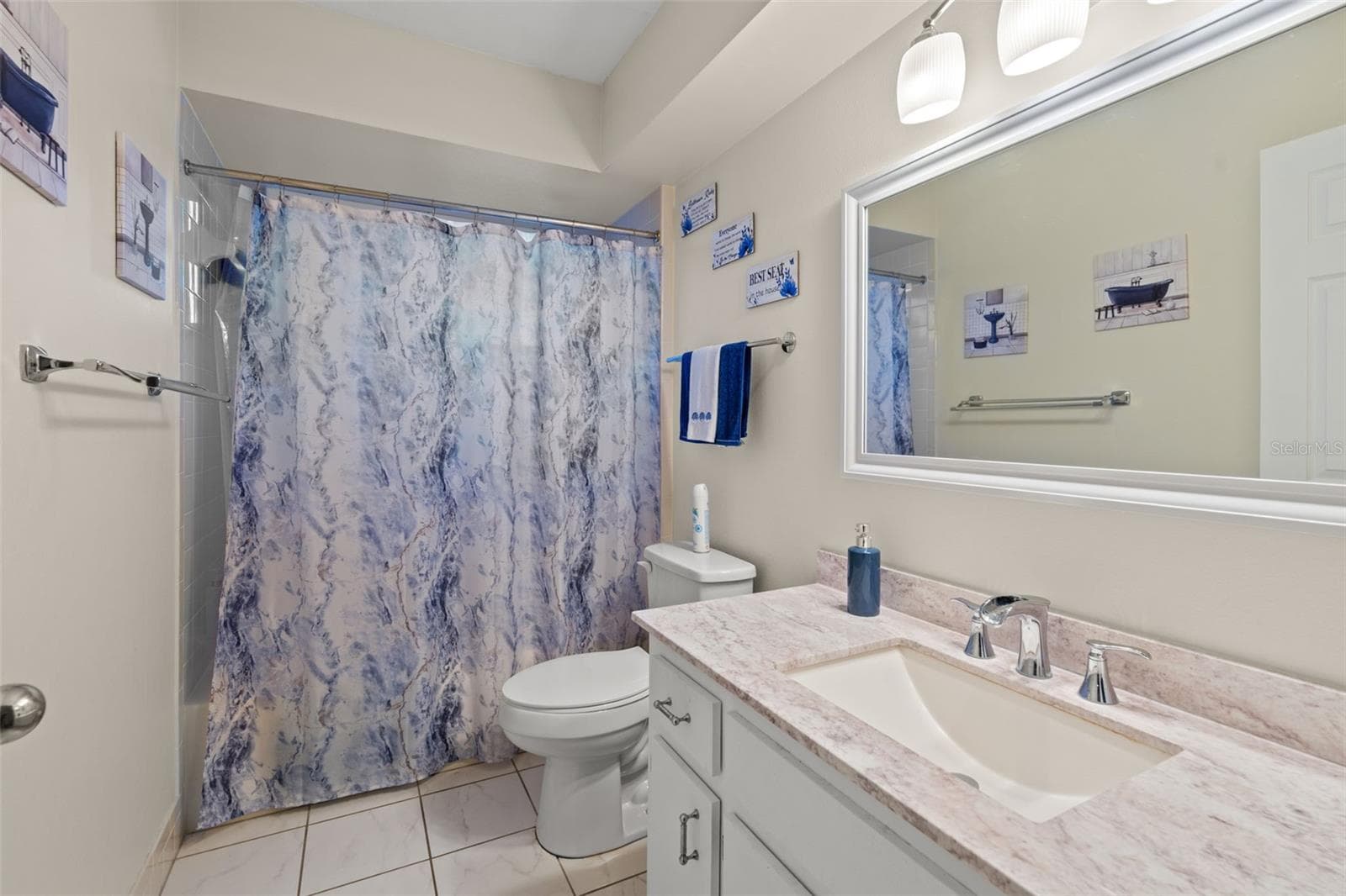 Updated Guest Bathroom - 11530 SW 84TH AVENUE RD, OCALA