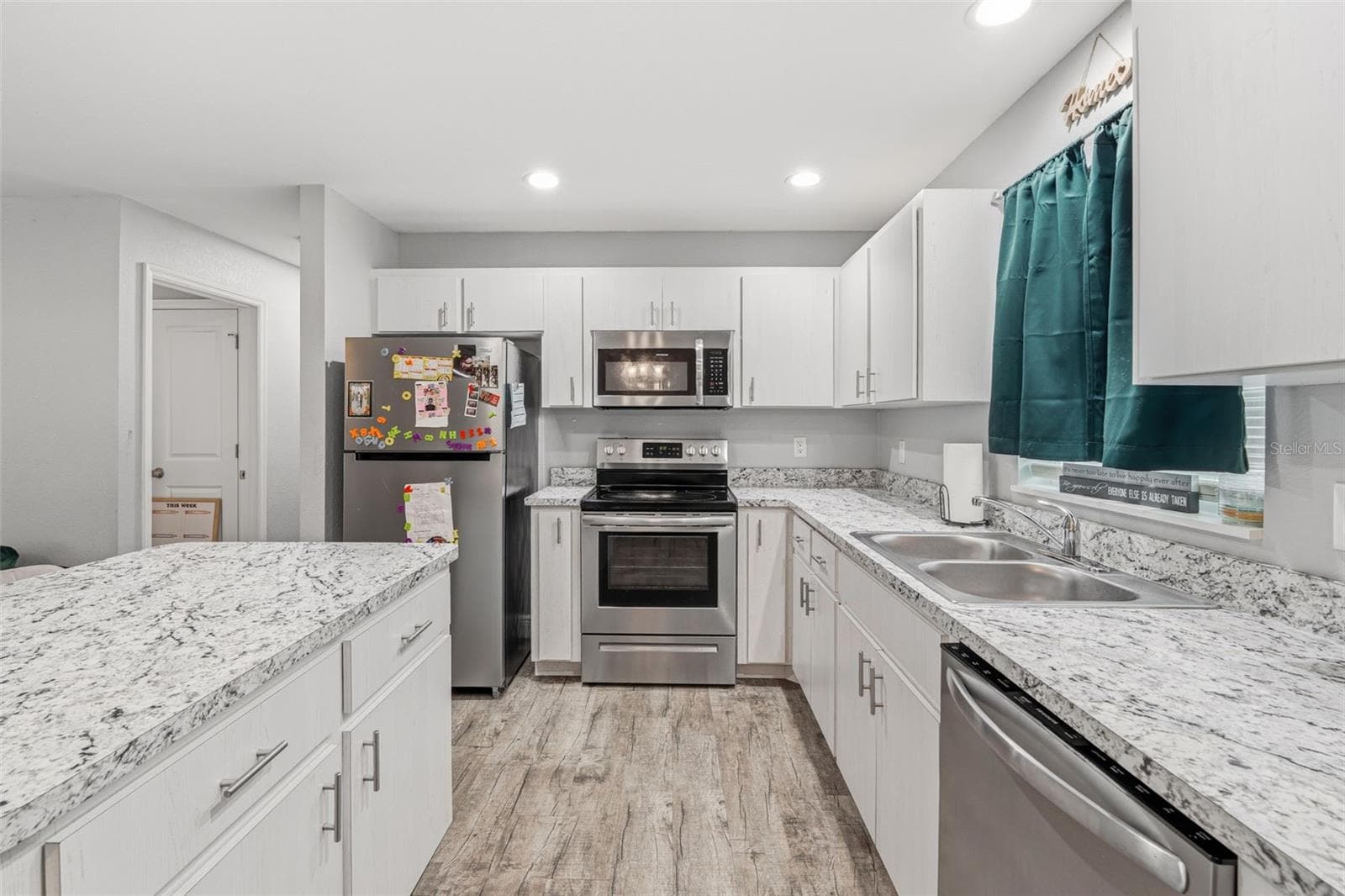 Single Family Residence at 409 BRIDLE PATH, ARCADIA, photo 8 of 29