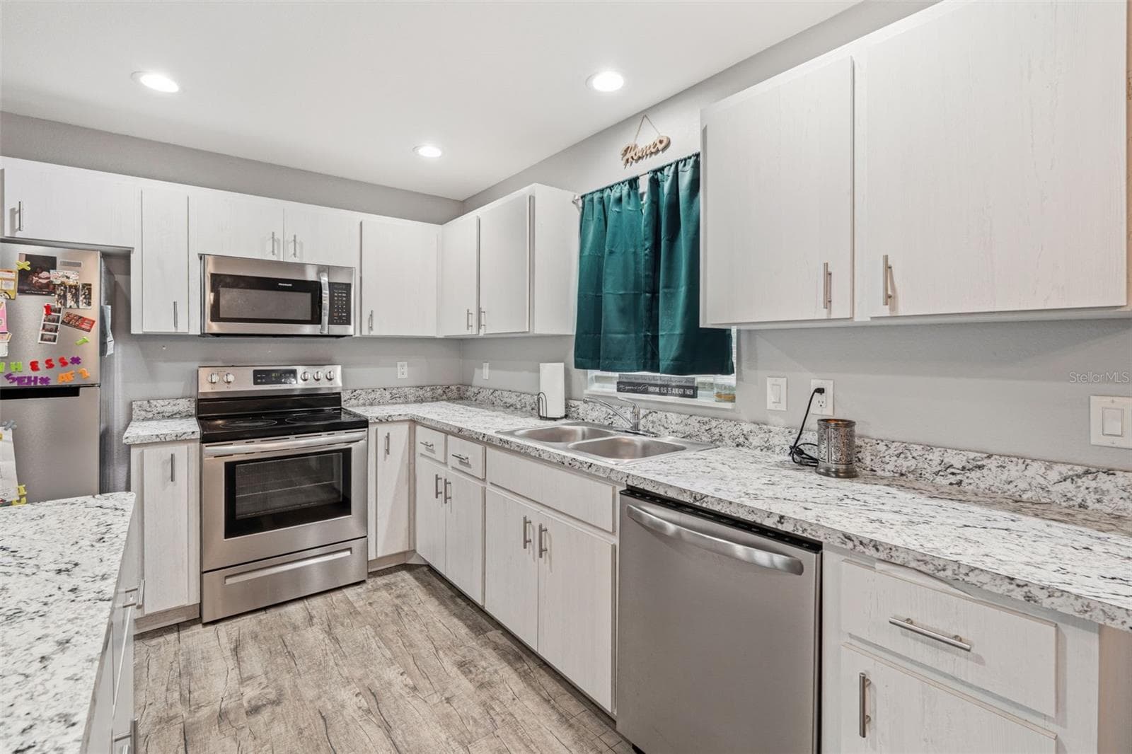 Single Family Residence at 409 BRIDLE PATH, ARCADIA, photo 9 of 29