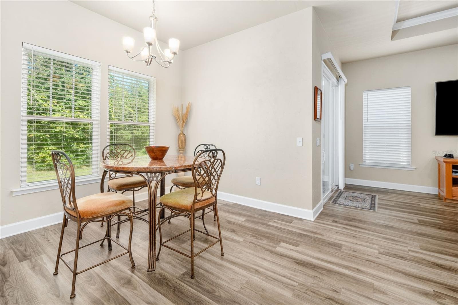 Breakfast Nook - 1402 NW 132ND BLVD, NEWBERRY