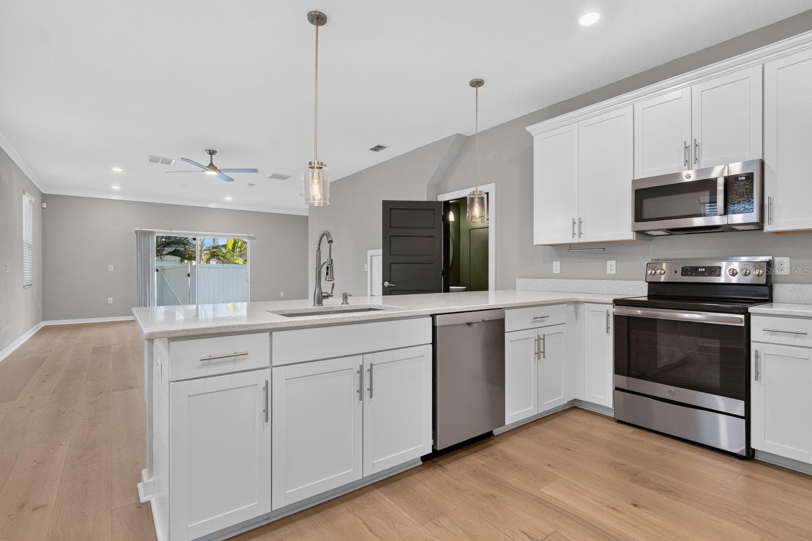 Townhouse at 2704 W GRAY ST #A, TAMPA, photo 5 of 46