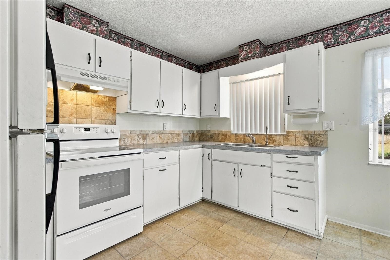 Single Family Residence at 29416 GOODHUE ST, PUNTA GORDA, photo 9 of 44