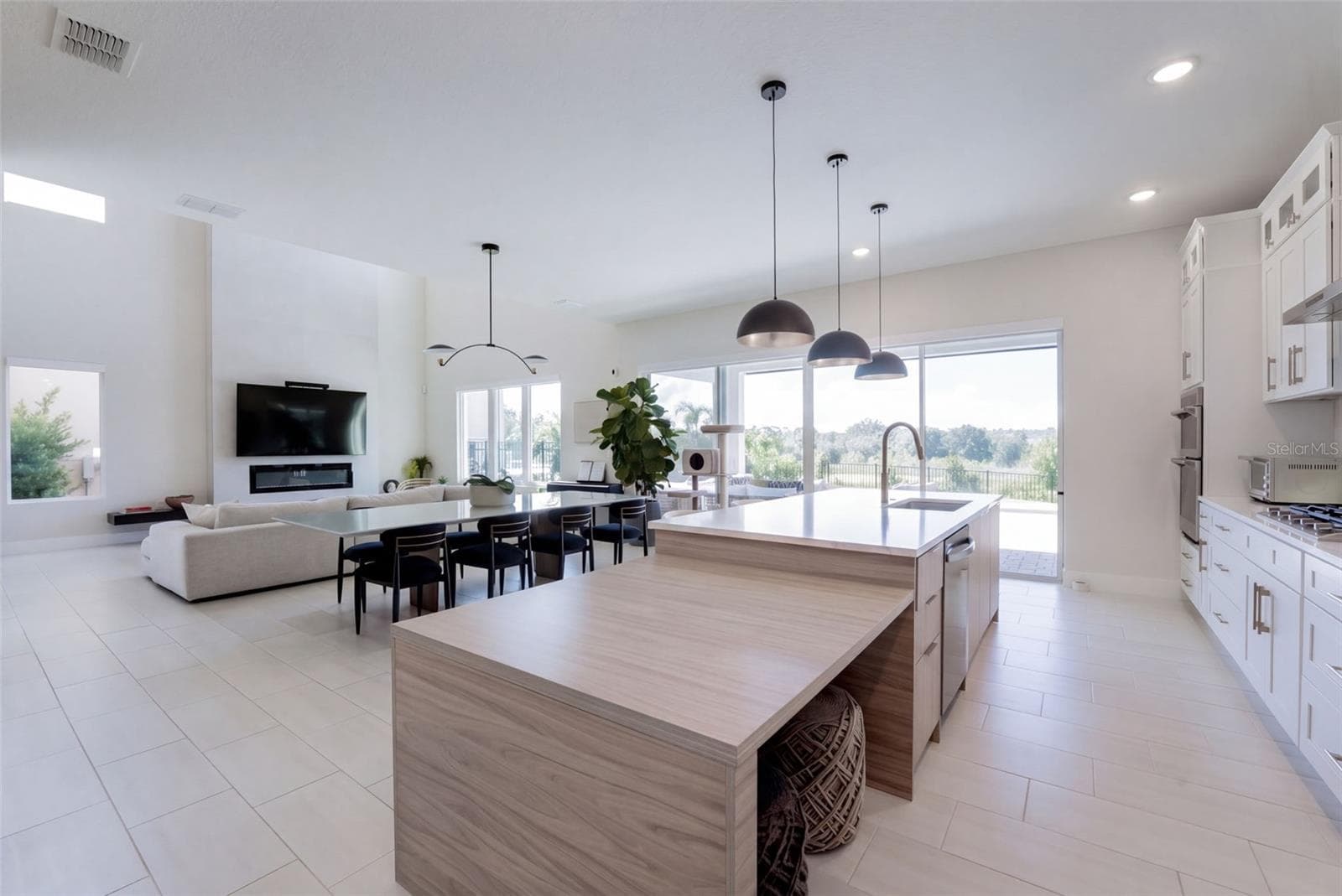 Single Family Residence at 16103 VOLTERRA PT, BELLA COLLINA, photo 11 of 60