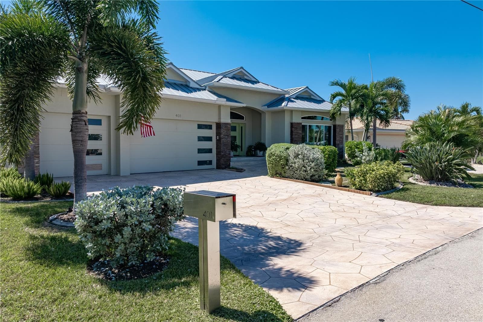 Single Family Residence at 401 SORRENTO CT, PUNTA GORDA, photo 15 of 70