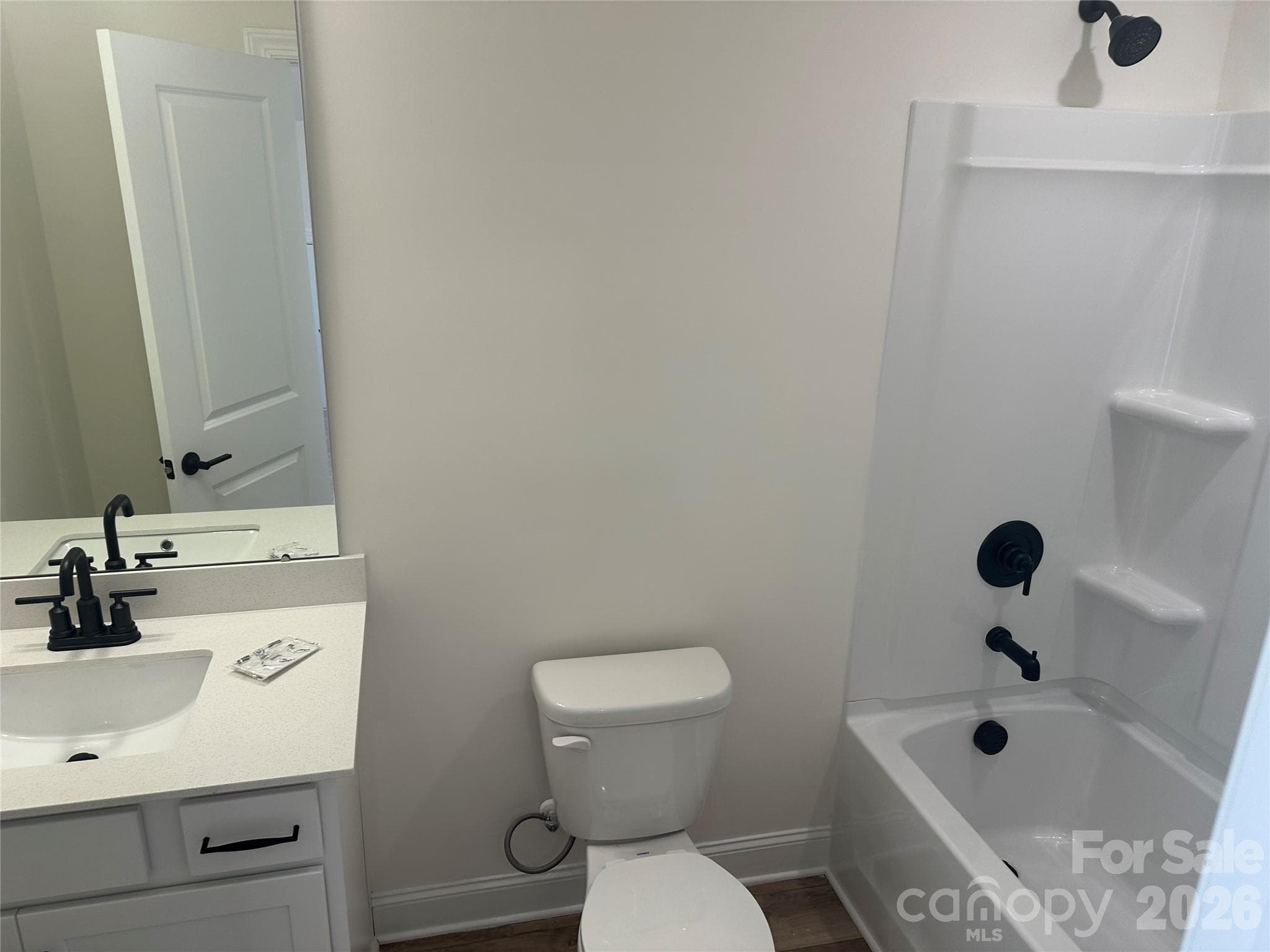 Upper level bath - 8470 Acadia Parkway, Sherrills Ford