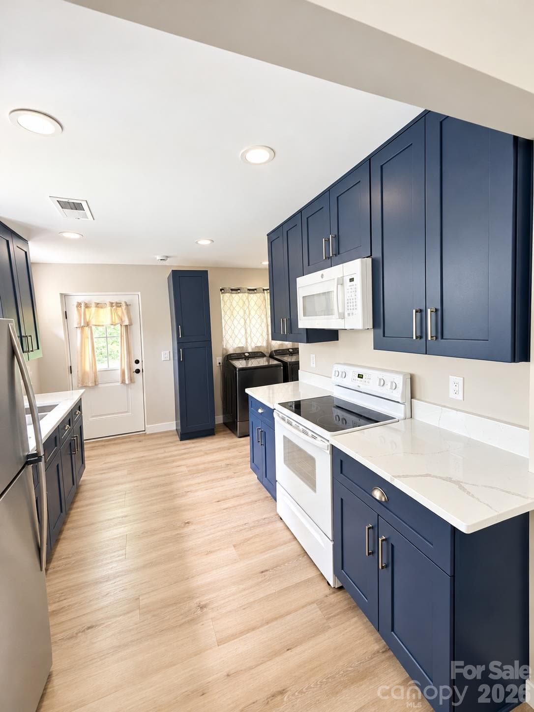 Duplex at 133 Hugh Caldwell Road, Charlotte, photo 2 of 9