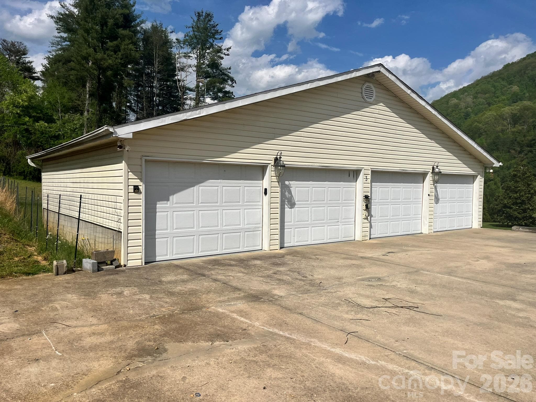 Single Family Residence at 3 S Creek Drive, Leicester, photo 6 of 21