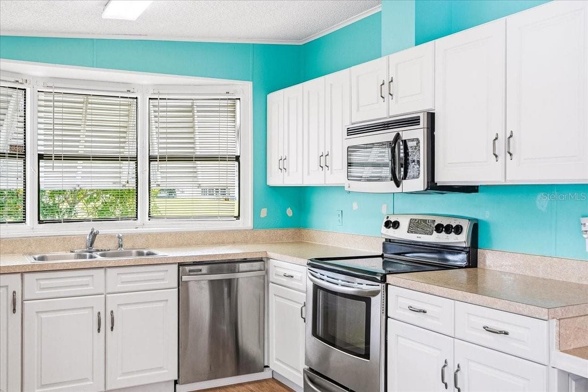 Manufactured Home at 10074 BROKEN WOODS CT, NORTH FORT MYERS, photo 8 of 44