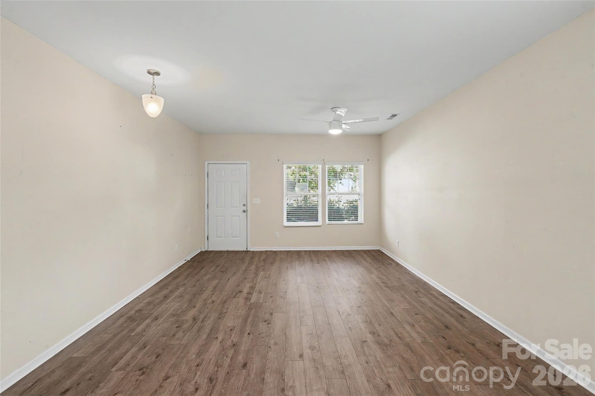 Single Family Residence at 460 Dutch White Drive, Clover, photo 8 of 37